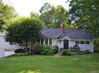 25 Burchard Ln, Norwalk, CT 06853