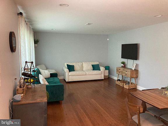 4th image of 58 Chaucer Dr