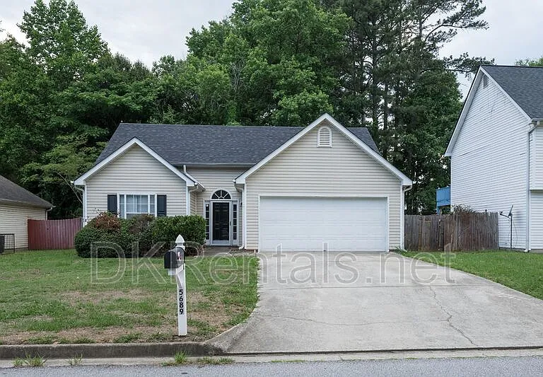 5689 Isleworth Way — Photo 1