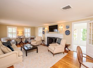 9 Thackeray Rd, Wellesley, MA 02481