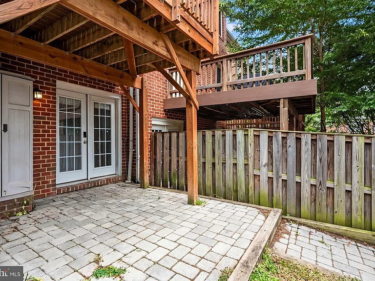 2035 S Glebe Rd — Photo 49