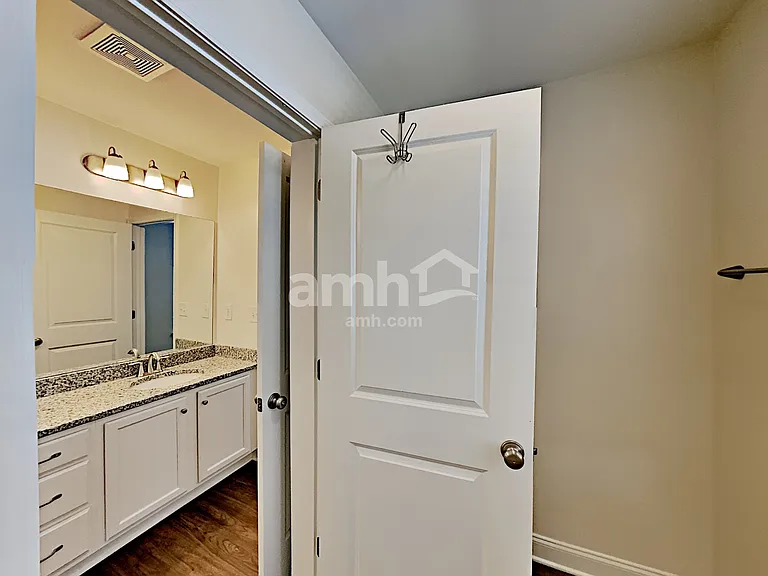 114 Lindridge Dr — Photo 14