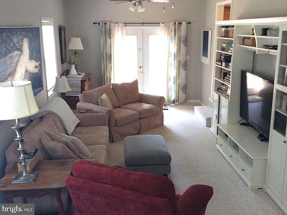 3rd image of 6 Westmoreland Dr