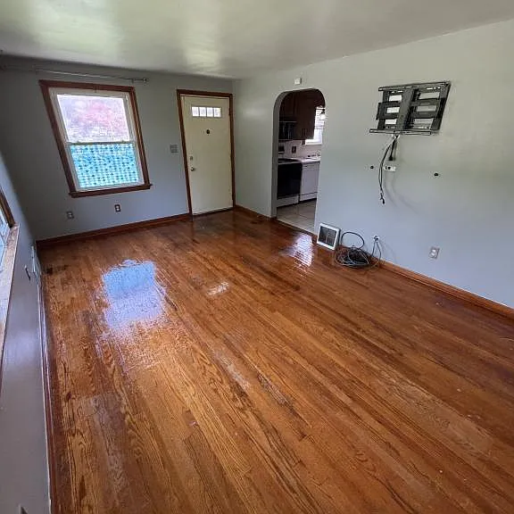 994 N Lincoln Ave — Photo 3