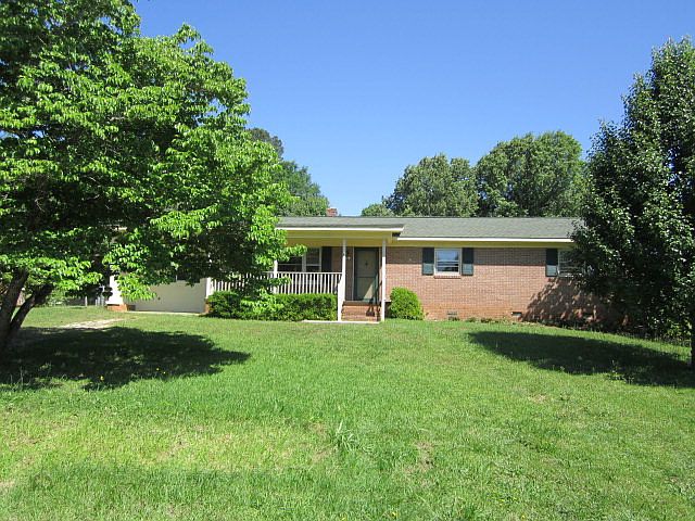 1st image of 330 Pinehurst Dr