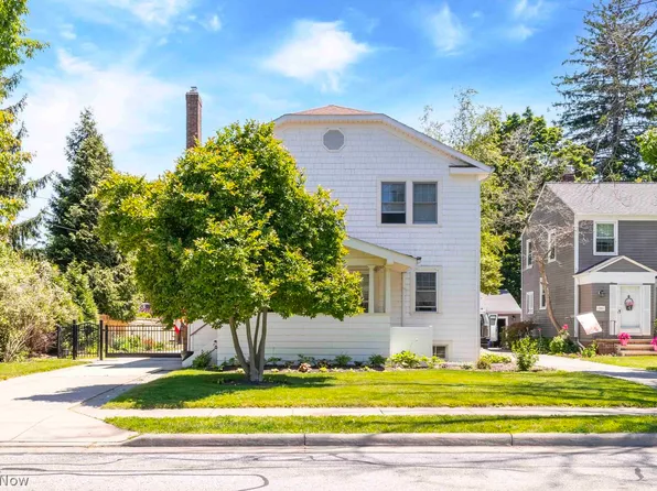 285 Bassett Rd, Bay Village, OH 44140