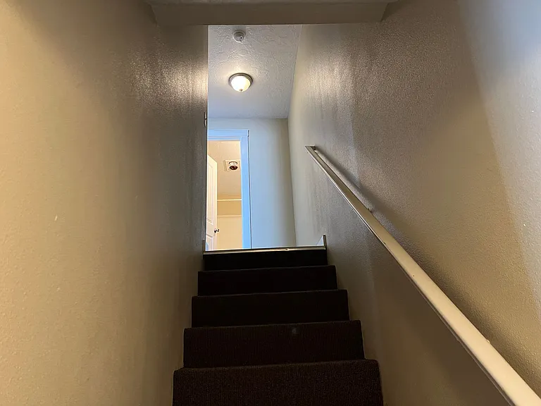 410 SW Fall St — Photo 23