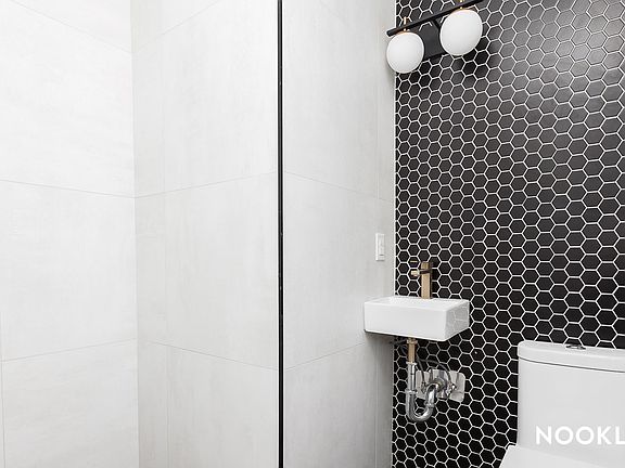 4th image of 225 Suydam St APT 3R