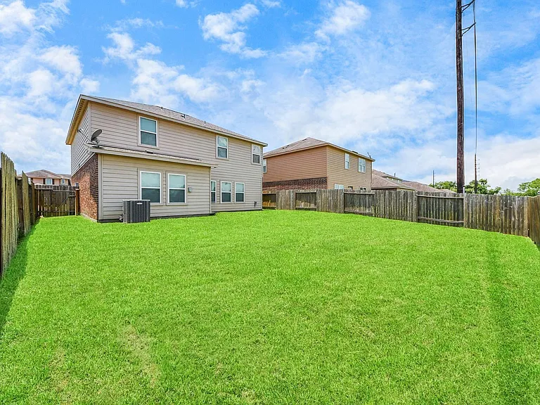 9423 Grand Spark Dr — Photo 40