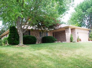 4560 Williamsburg Dr, Decatur, IL 62521