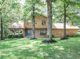 1601 Creightonwood Ct, High Ridge, MO 63049