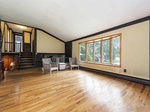5th image of 9 Kenwood Dr