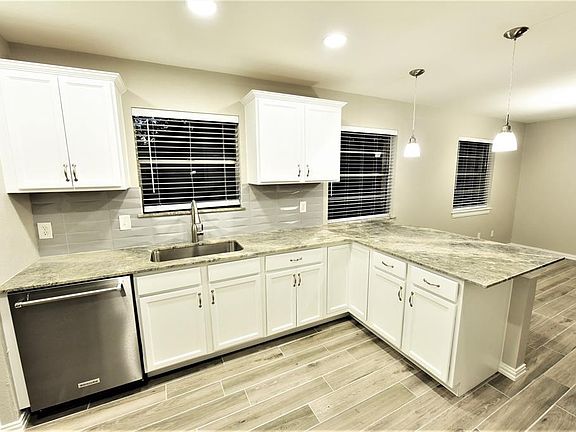 5th image of 713 Carpenter Dr