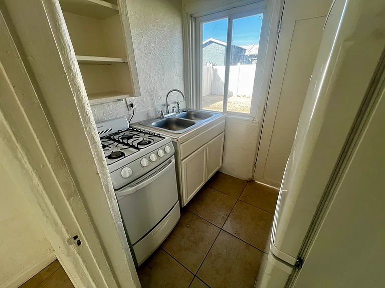 6413-6431 Mariposa Ave #6415 — Photo 7
