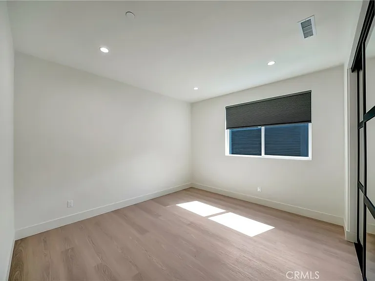 19145 Keswick St — Photo 22