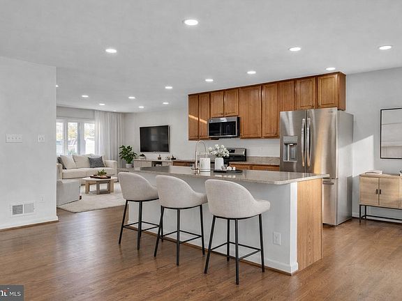 5th image of 4224 Kinmount Rd