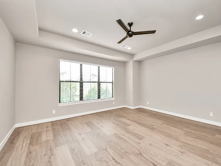 2114 Stuart St — Photo 4