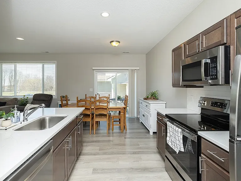 220 Amberwood Dr — Photo 18