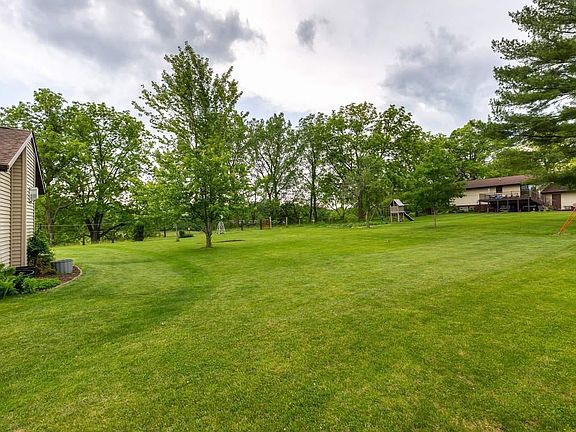 5th image of 30710 Woodlawn Dr