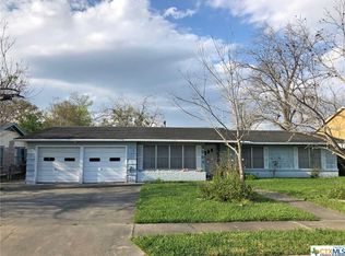 2006 College Dr, Victoria, TX 77901