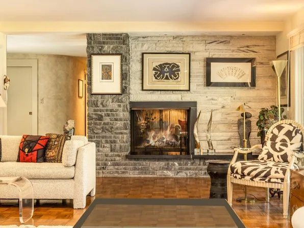 9415 North Regent COURT, Bayside, WI 53217