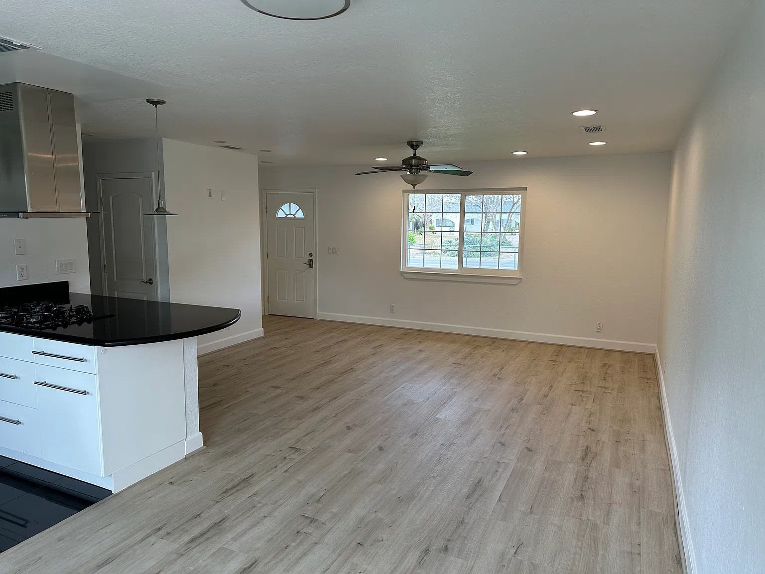 3 bed, 1144 sqft, $2,600 — Photo 1