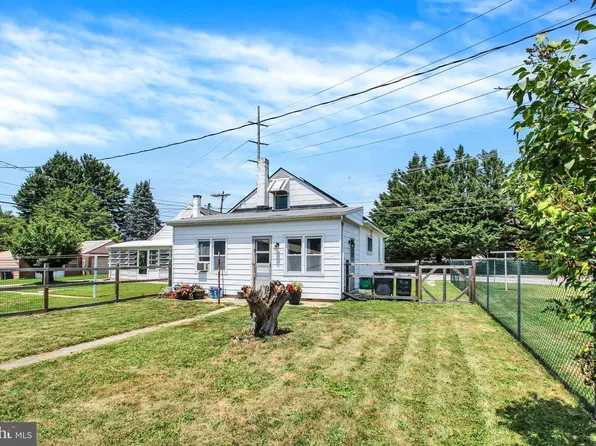 112 Fame Ave, Hanover, PA 17331