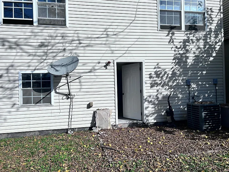 629 Roosevelt Ave #FF — Photo 21
