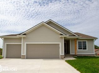 512 18th Ave E, Oskaloosa, IA 52577