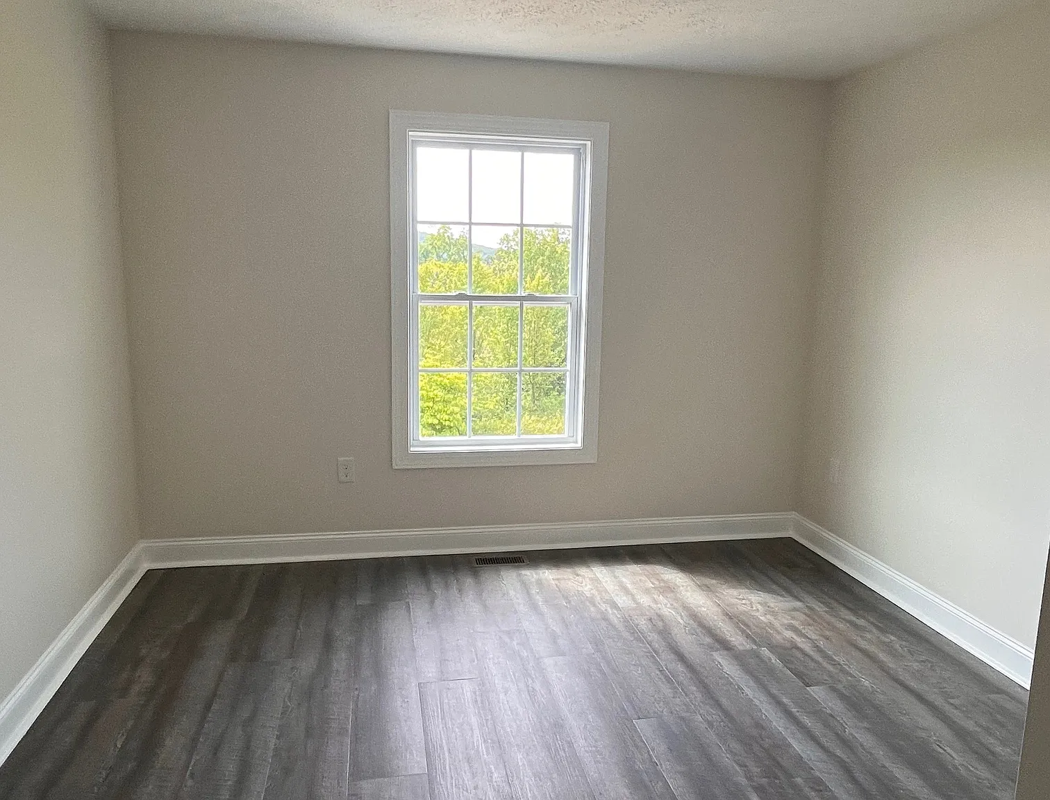 3 bed, 3.5 bath, 1647 sqft, $1,800 — Photo 4