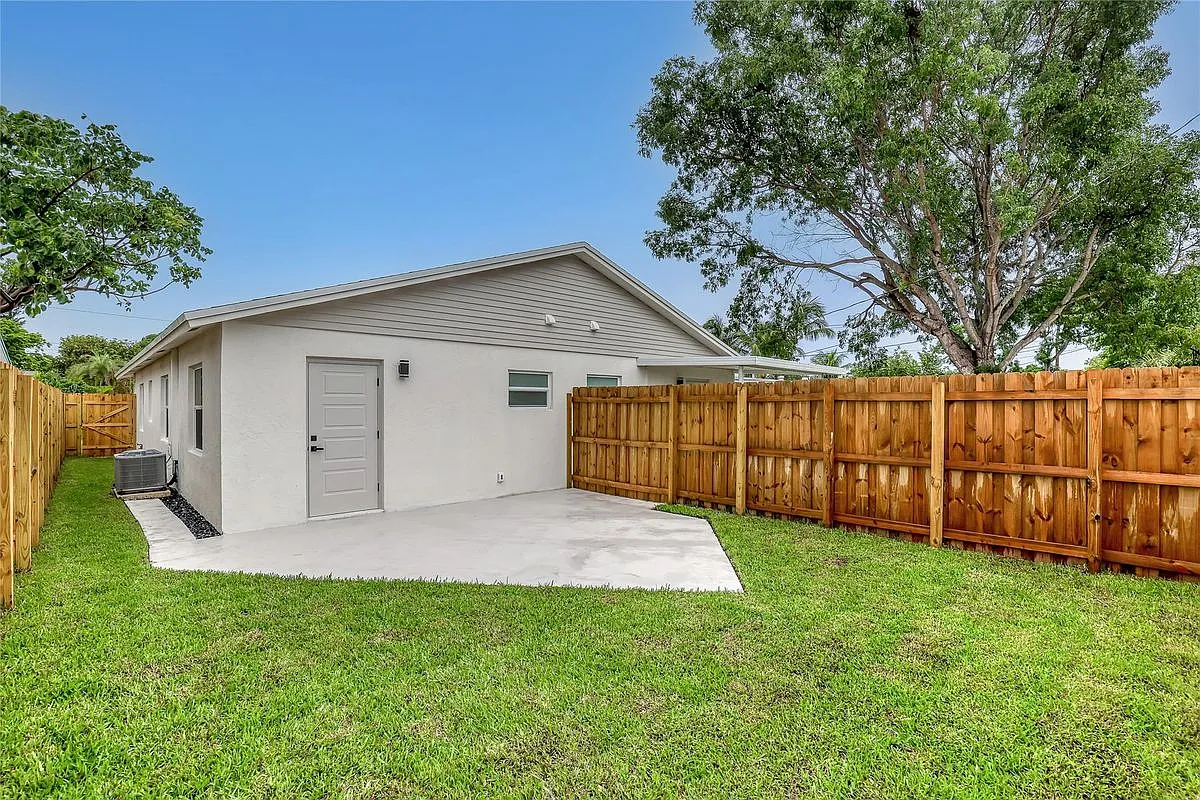 2 bed, 1.0 bath, 865 sqft, $2,500 — Photo 1