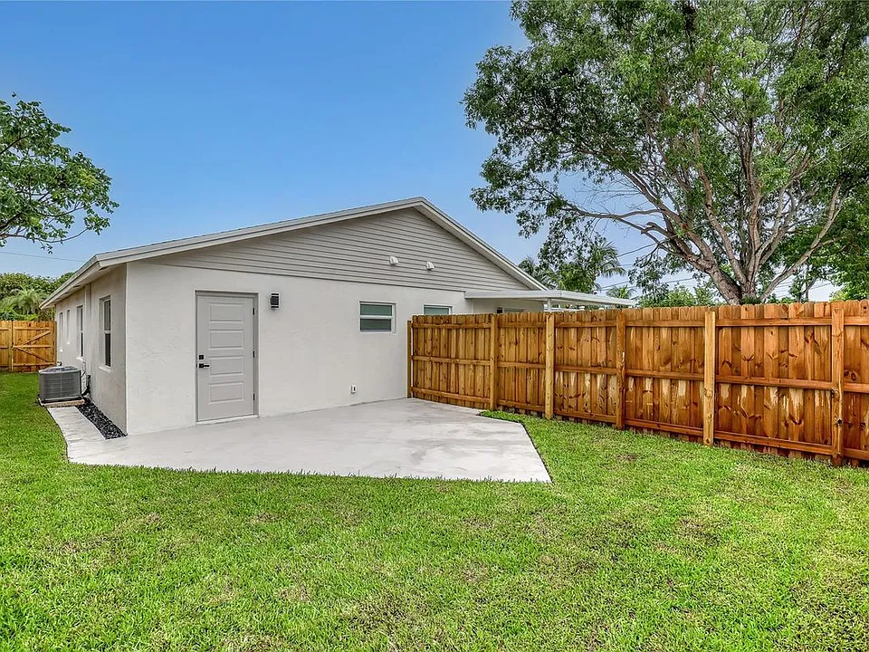 416 W Mango St