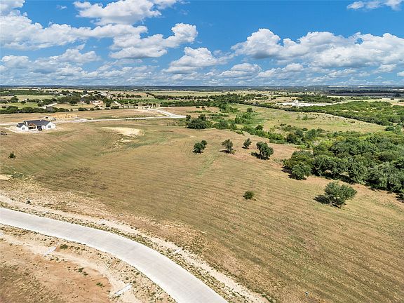 4th image of 2019 Lindale Ln