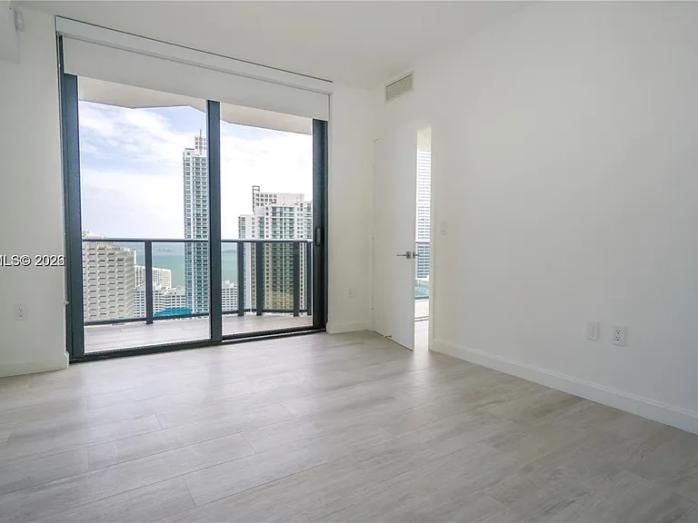 45 SW 9th St #3303 — Photo 10