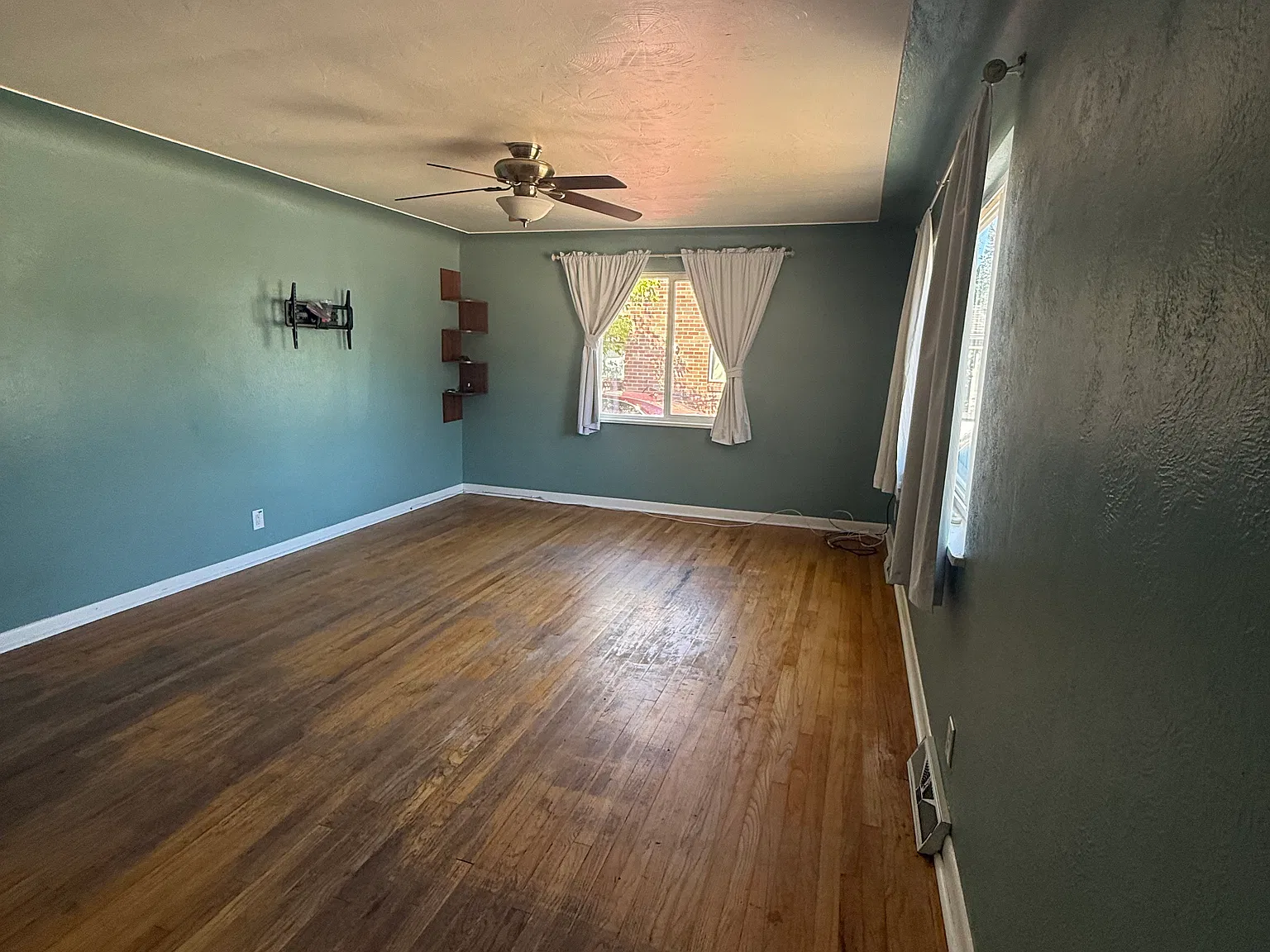 2 bed, 936 sqft, $2,500 — Photo 3