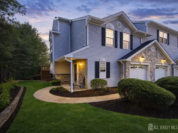 44 Rozalyn Ln, Laurence Harbor, NJ 08879