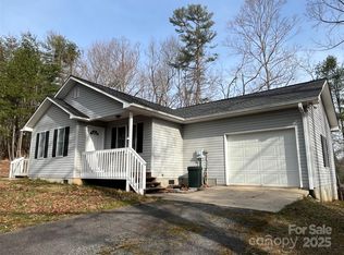 60 Ridgeway Dr, Flat Rock, NC 28731