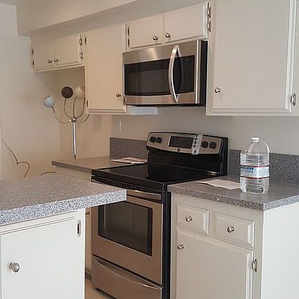 4th image of 5343 Yarmouth Ave Unit 202
