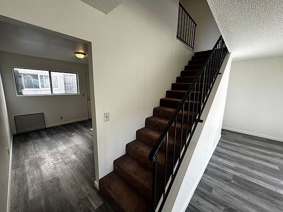5th image of 320-320 S Steckel Dr #320B