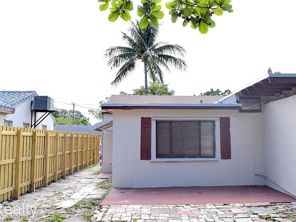 3rd image of 1344 NW 1st Ave #2