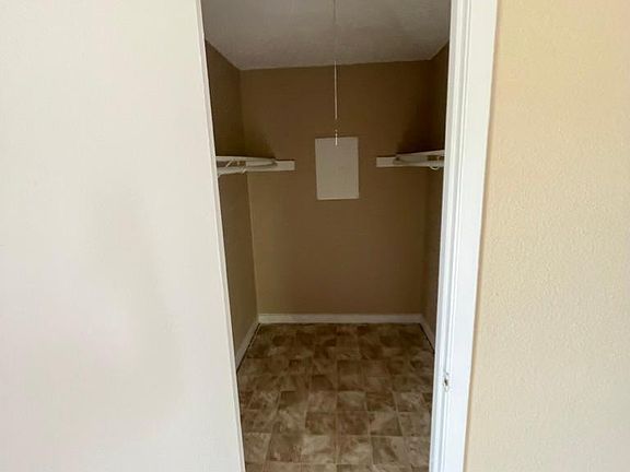 5th image of 1321 Kingston Dr APT A