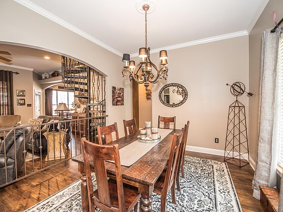 4th image of 100 Wildflower Ln