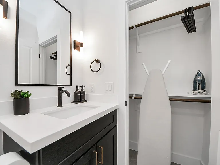 2524 Live Oak St — Photo 48