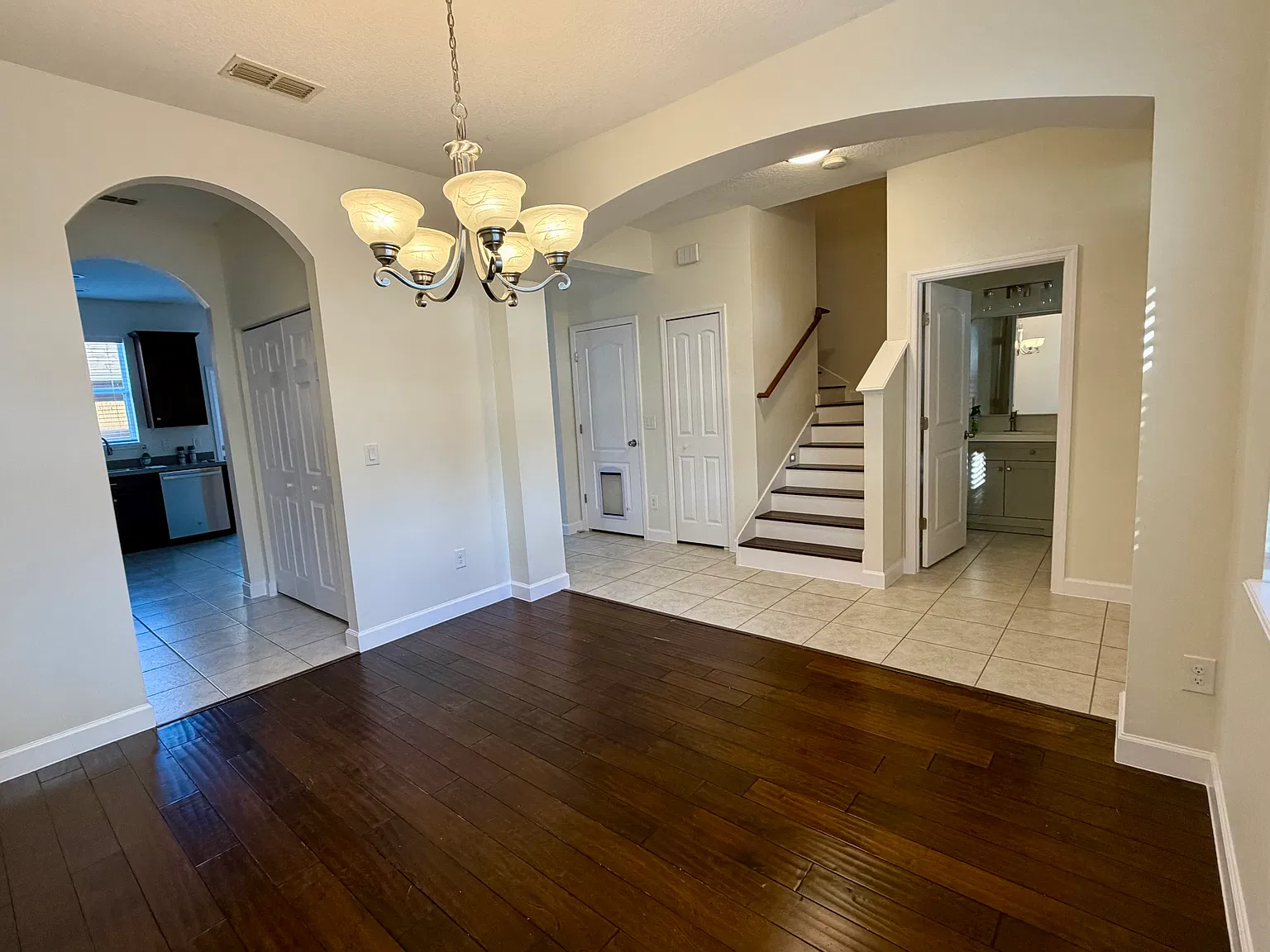 3 bed, 1377 sqft, $2,450 — Photo 2