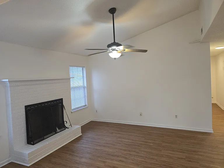 4016 Rainbow Dr — Photo 2