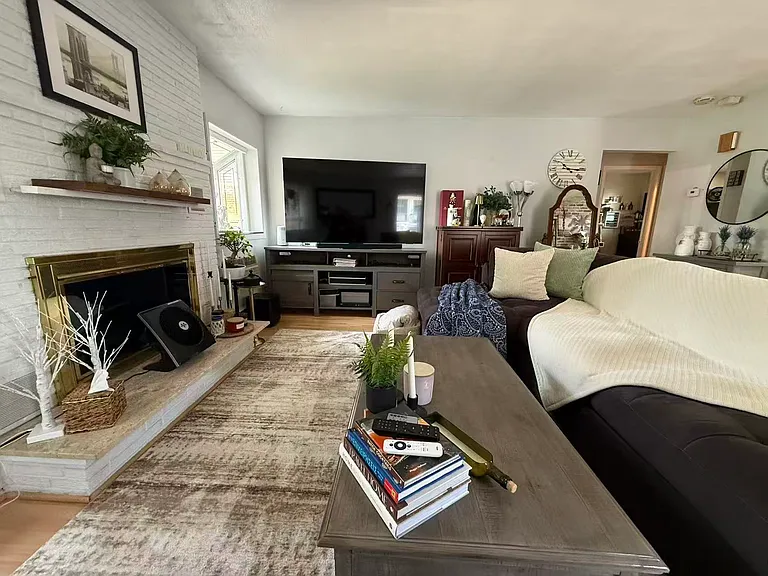 8692 Marengo St — Photo 3