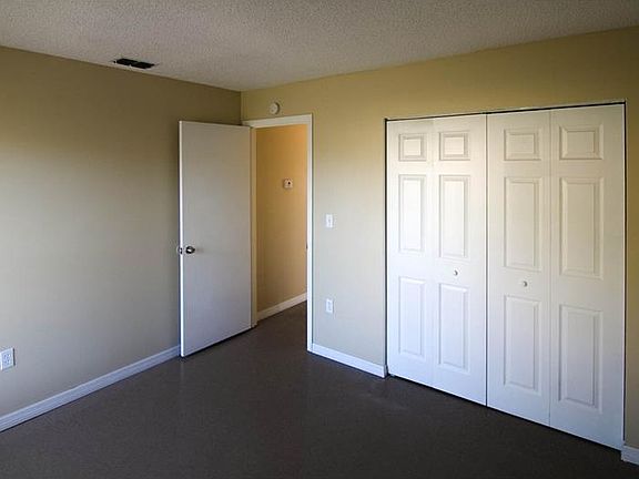 5th image of 709 Tournament Ln