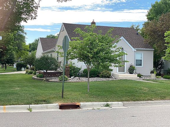 4th image of 216 S 1st St