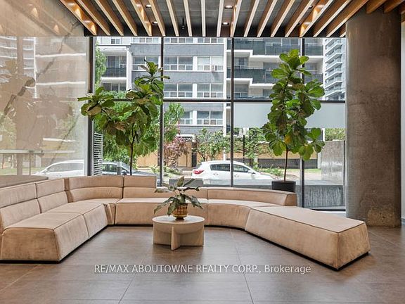4th image of 161 Roehampton Ave #534