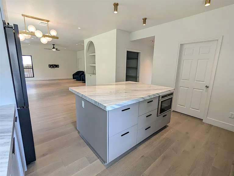 9257 Scenic Bluff Dr — Photo 12